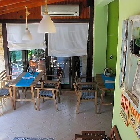 Pella House & 호텔 2*